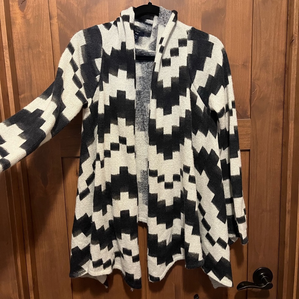 EUC GAP very soft oversized sweater/cardigan size M